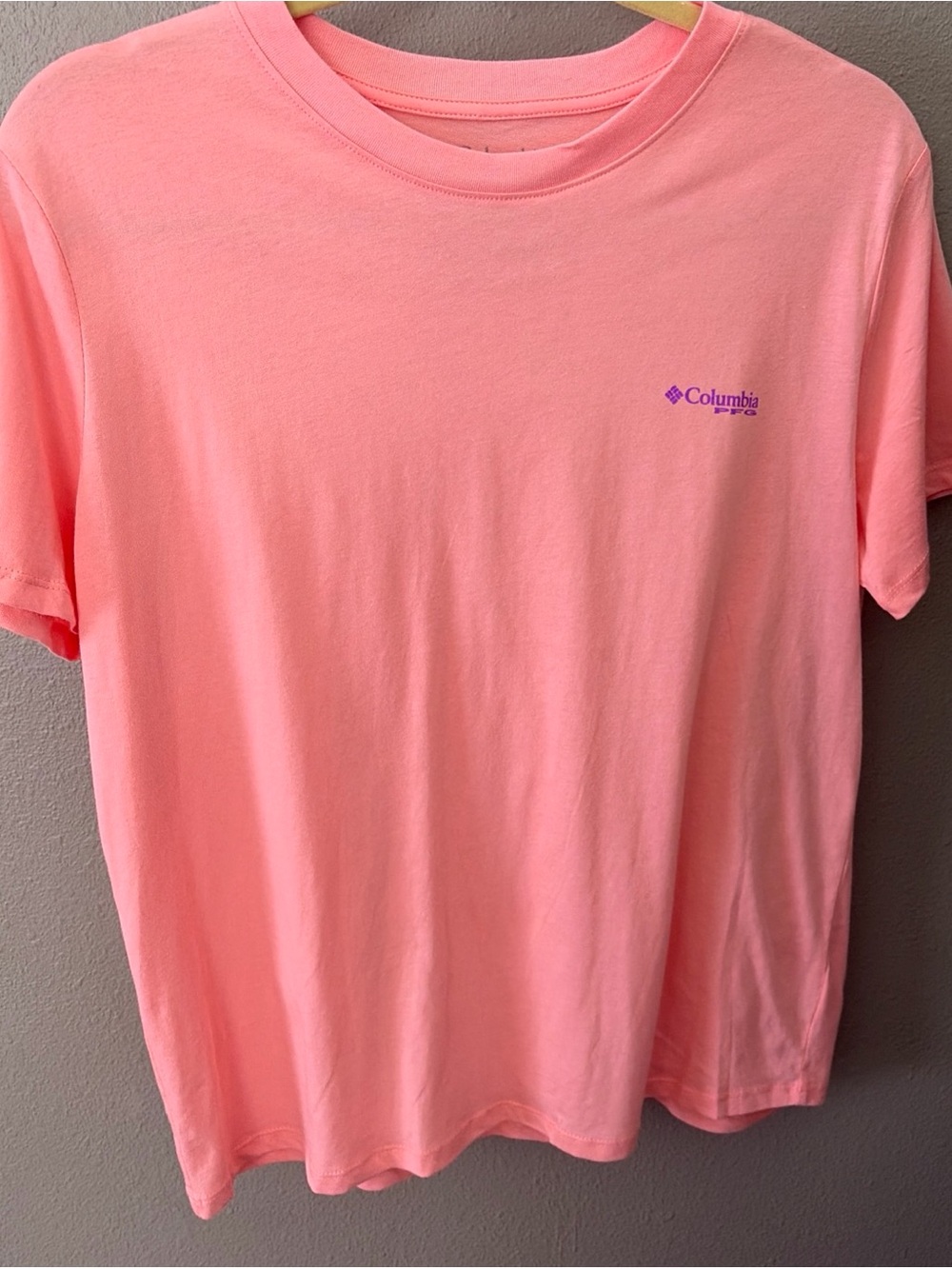 Sz M Woman’s Columbia Coral Tee with purple Logo New without tags